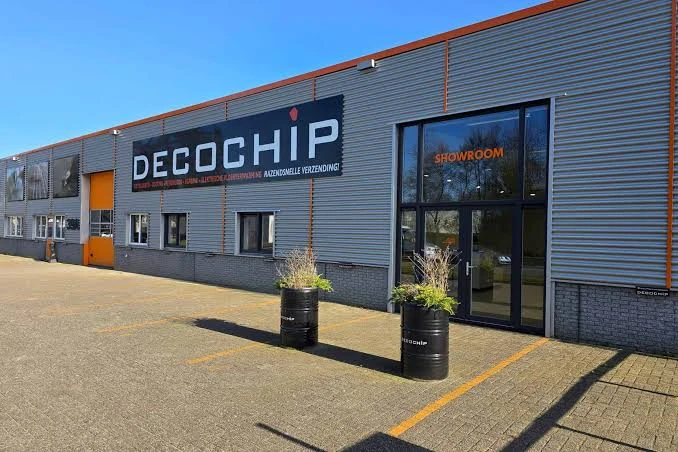 Bedrijfspand en showroom van Decochip